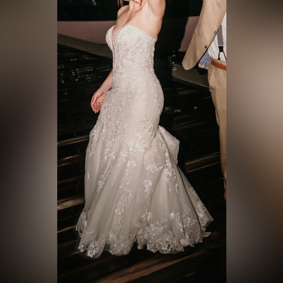 Maggie Sottero Lennon Wedding Gown - Picture 9 of 11
